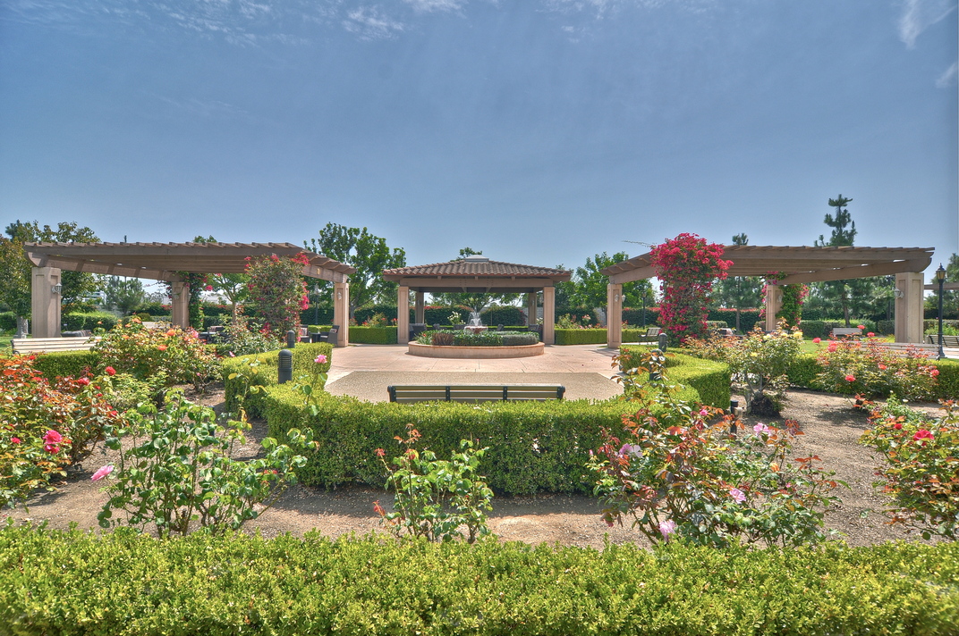 Cerritos garden and lounge area with three seating areas