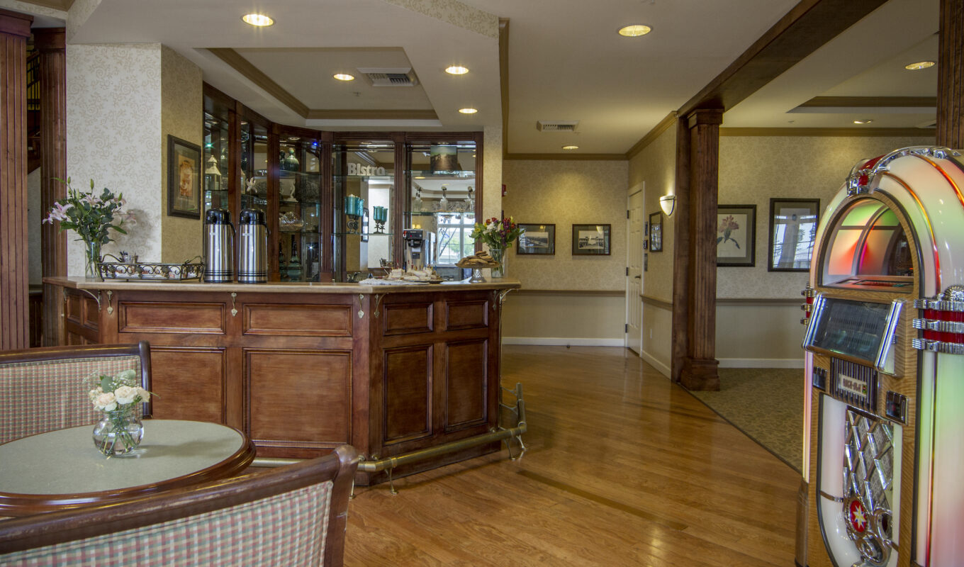 Ivy Park at La Jolla bistro area