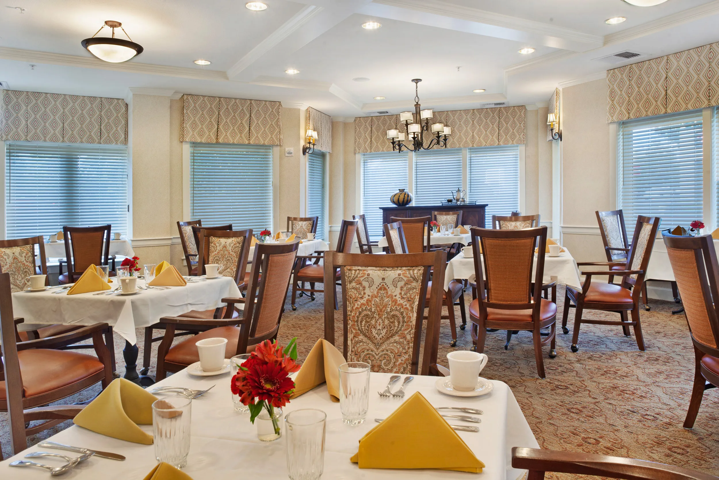 Ivy Park at Palo Alto dining area