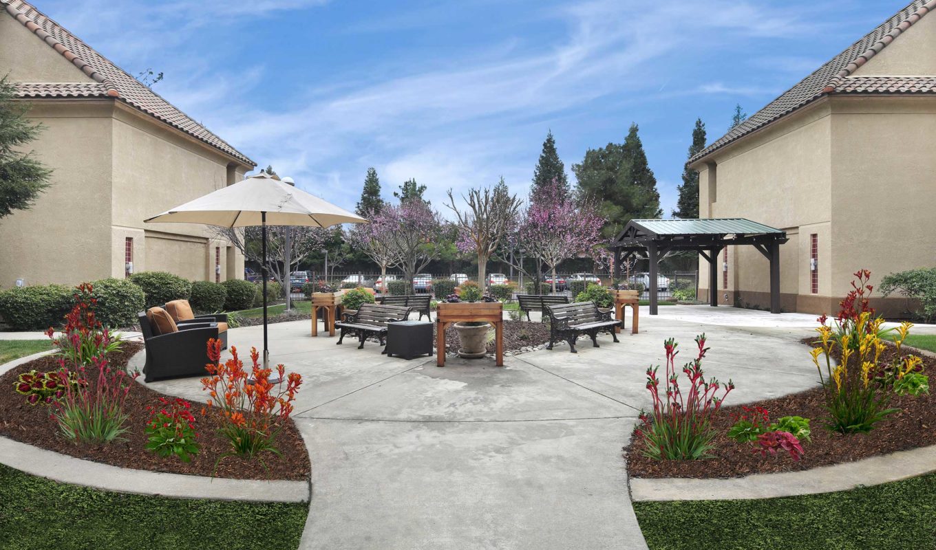 Roseville courtyard with seating area and beautiful landscape