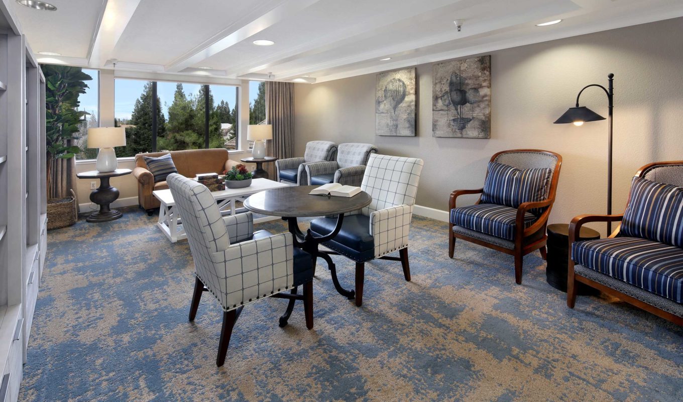 Roseville lounge with seating area