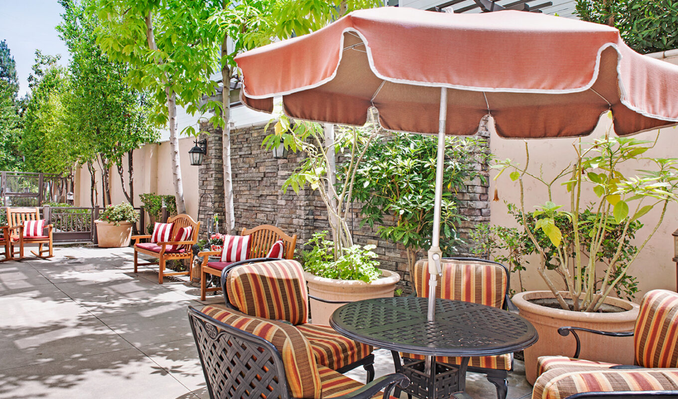 Ivy Park at Studio City outdoor patio