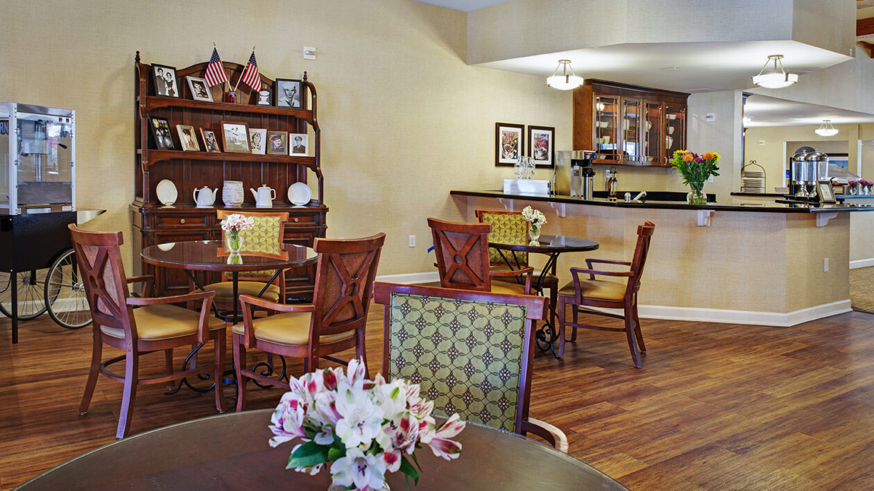 Ivy Park at Tustin bistro