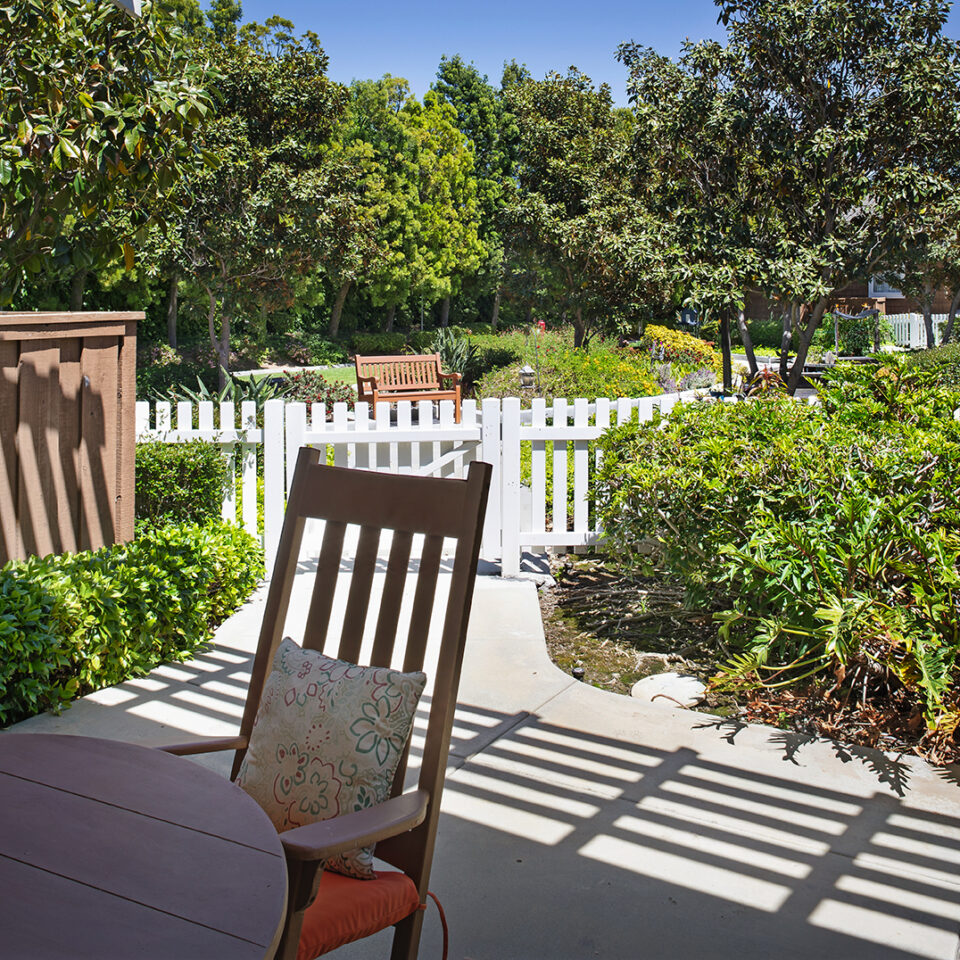 Ivy Park at Tustin outdoor garden seating area
