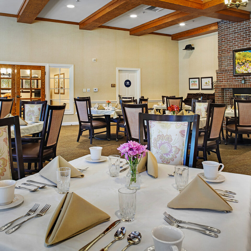 Ivy Park at Tustin dining area