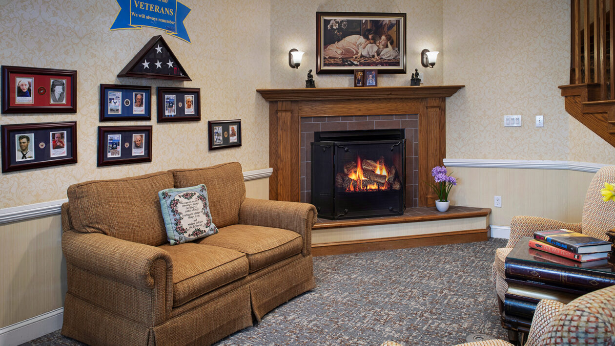 Ivy Park at Woodland Hills living room area with fireplace