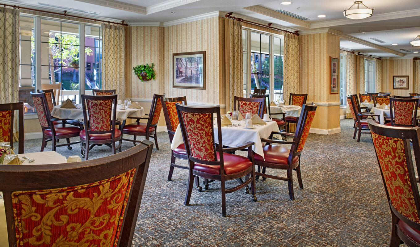 Ivy Park at Woodland Hills dining area
