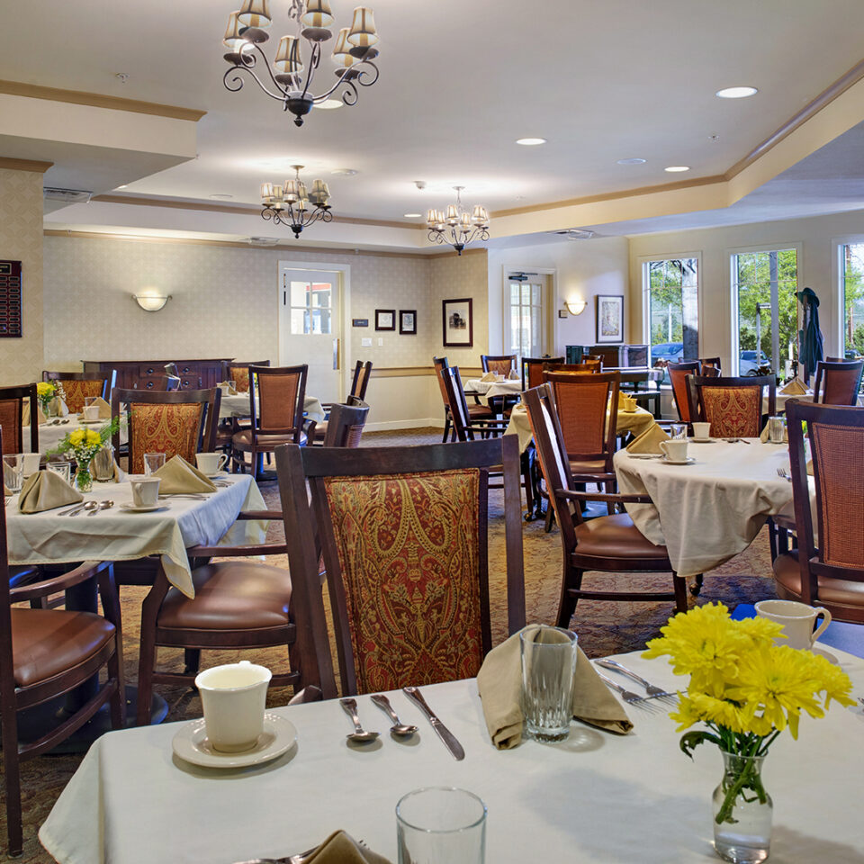 Ivy Park at Wood Ranch dining area